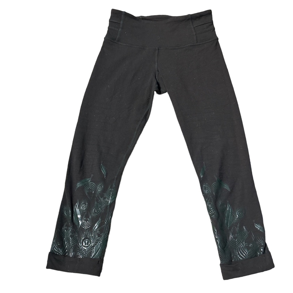 Lululemon size 0 capris with grip design on legs